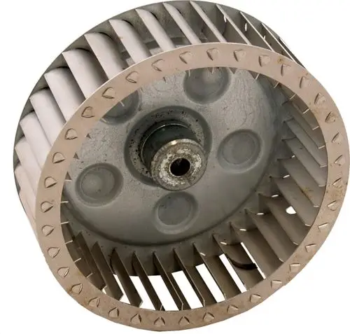 Lüfterrad aus Metall mit mehreren Lamellen, das für Heizgeräte der Marke Wolf, insbesondere für den Brenner EK02.4L-NH, verwendet wird.